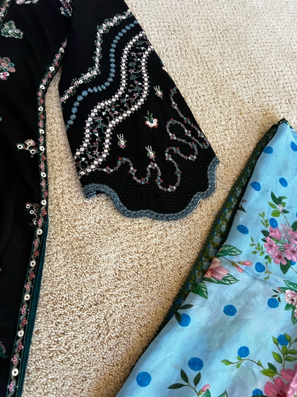 Hussain Rehar Embroidered lawn dress India Pakistani - Picture 9 of 12